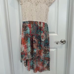 ⭐️2/$6- Floral and lace dress